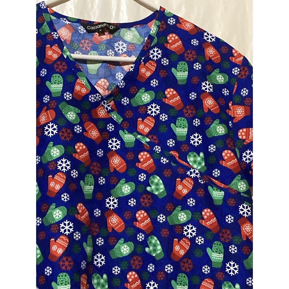 WOMAN'S CHRISTMAS Winter SCRUB TOP SIZE Medium BY CASSANDRA O